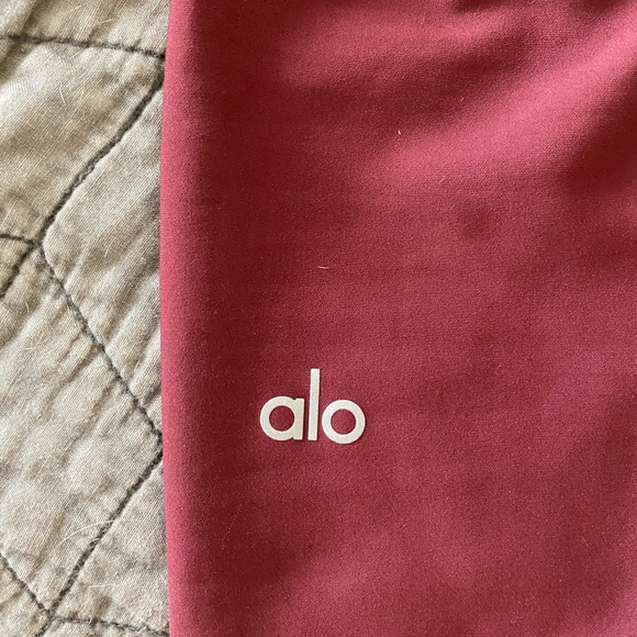ALO Capri Leggings - Picture 7 of 7